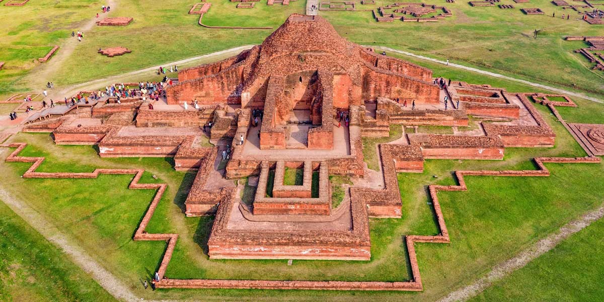 Buddhist monastery in Paharpur